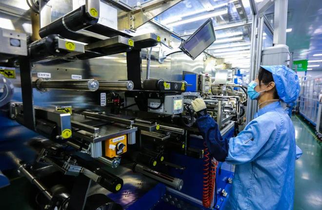 超威集團 二十年磨一劍，以新材料研發(fā)引領(lǐng)全球儲能新時代