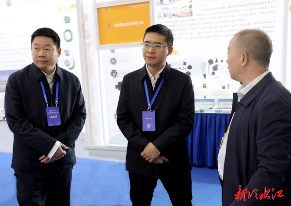 冷水江“智造”閃耀省新材料博覽會(huì)，組團(tuán)參展彰顯產(chǎn)業(yè)新動(dòng)能